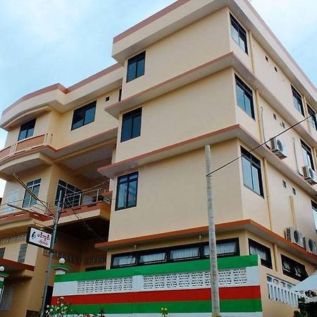Penguin Hotel Kawthaung Exterior foto