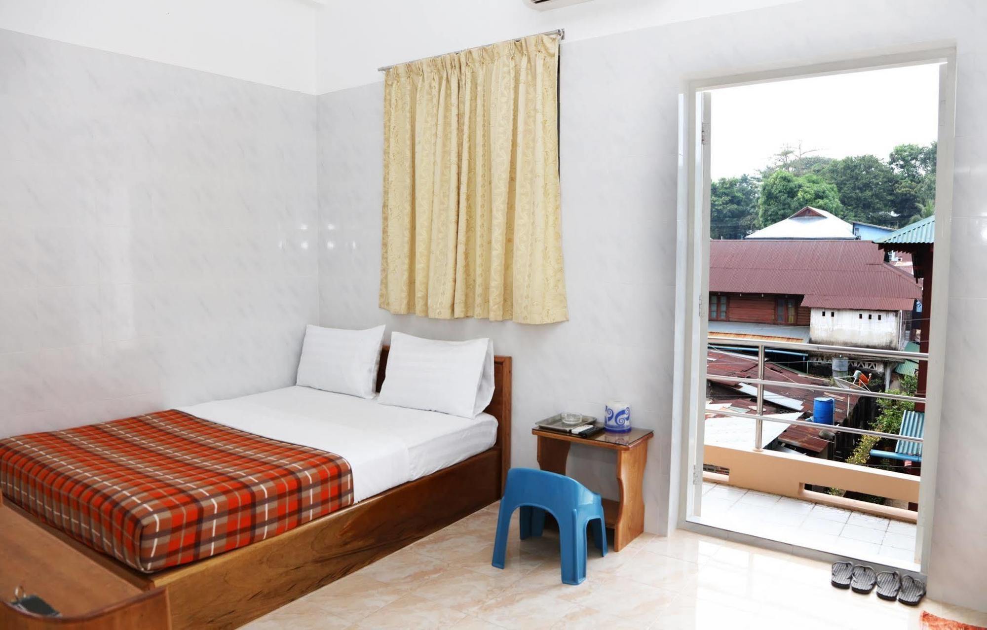 Penguin Hotel Kawthaung Exterior foto